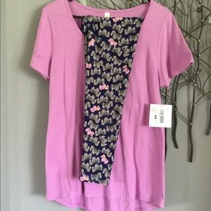 LuLaRoe outfit. Classic T w/ OS Leggings